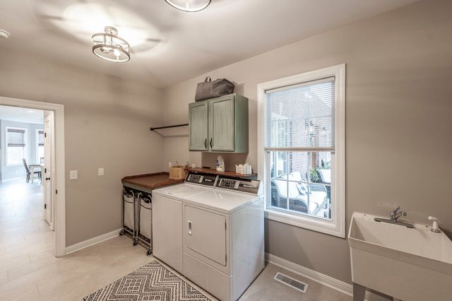 311 Pond Dr, Gallatin, TN 37066