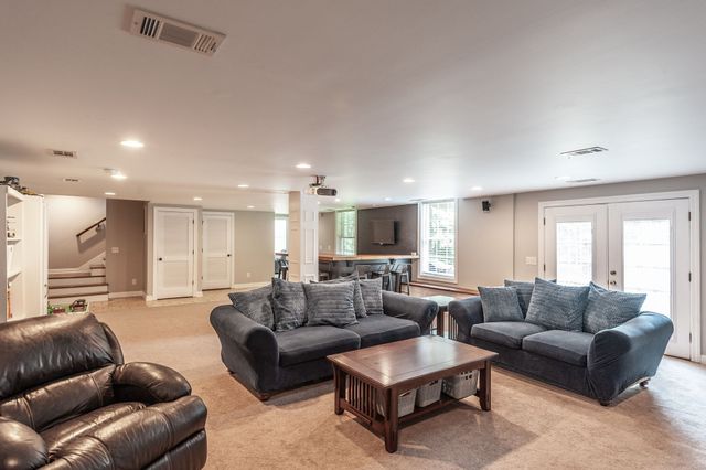 311 Pond Dr, Gallatin, TN 37066