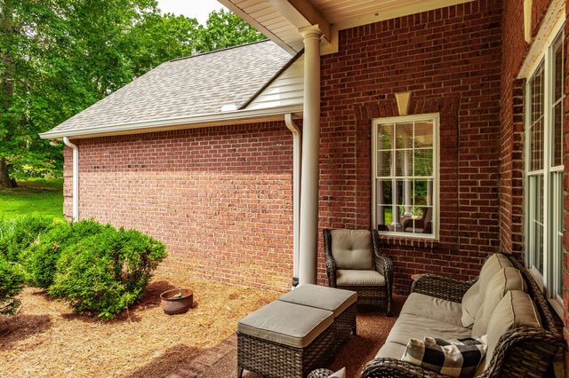 311 Pond Dr, Gallatin, TN 37066