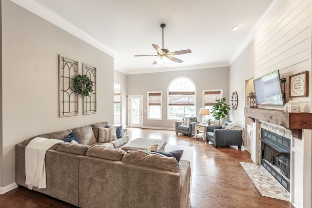 311 Pond Dr, Gallatin, TN 37066