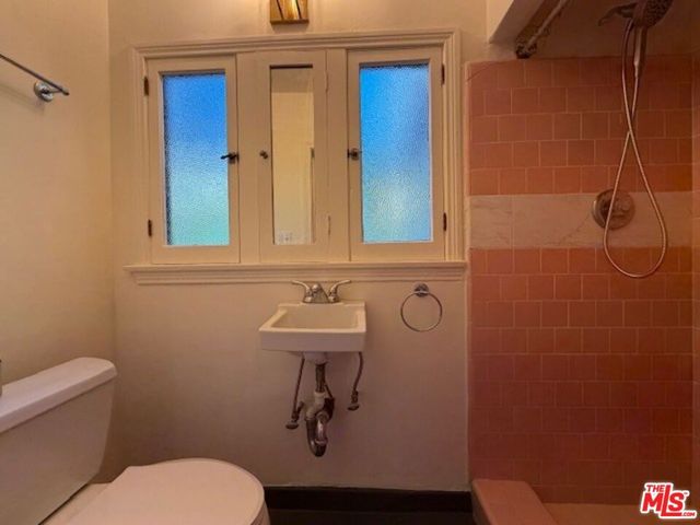 208 S Westmoreland Avenue, Los Angeles, CA 90004