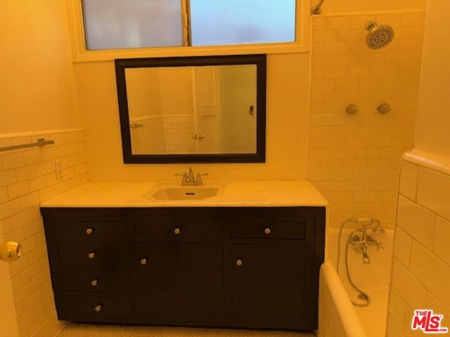 208 S Westmoreland Avenue, Los Angeles, CA 90004