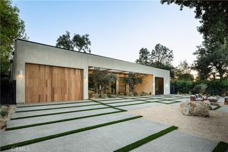 23340 Collins, Woodland Hills, CA 91367