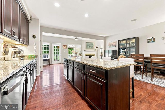 51 FRANKLIN CIR, Somerdale, NJ 08083
