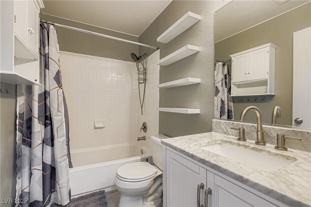 5355 Angler Circle 202, Las Vegas, NV 89122