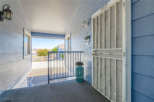 5355 Angler Circle 202, Las Vegas, NV 89122