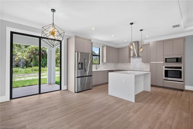1867 Everglades BLVD N, Naples, FL 34120