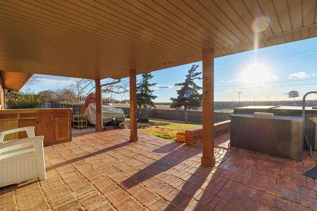 712 NW 36th St, Lawton, OK 73505