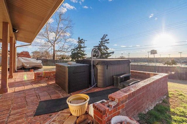 712 NW 36th St, Lawton, OK 73505