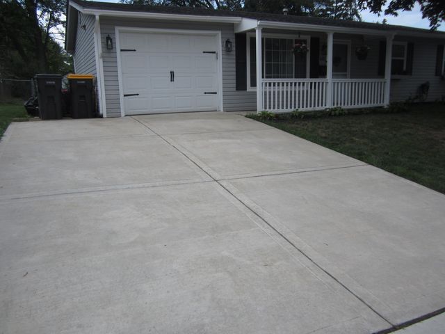 605 W Schaumburg Road, Streamwood, IL 60107