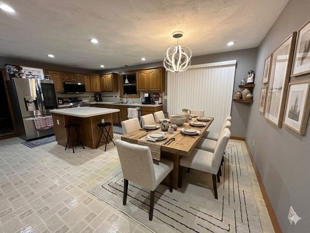 93 A Lexington St, Burlington, MA 01803