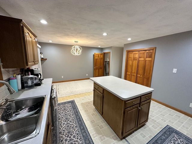 93 A Lexington St, Burlington, MA 01803