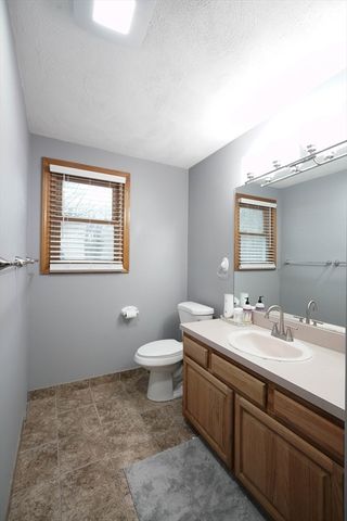 93 A Lexington St, Burlington, MA 01803