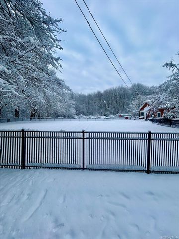 43 Harrison Avenue, Hauppauge, NY 11788