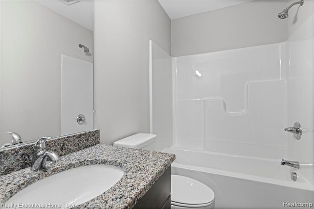 4429 River Road, East China, MI 48054