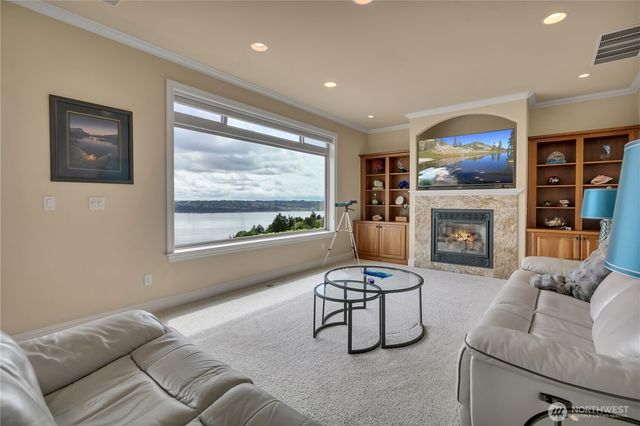 1512 49th Street NE, Tacoma, WA 98422