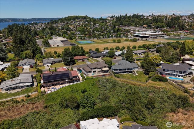 1512 49th Street NE, Tacoma, WA 98422
