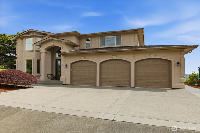 1512 49th Street NE, Tacoma, WA 98422