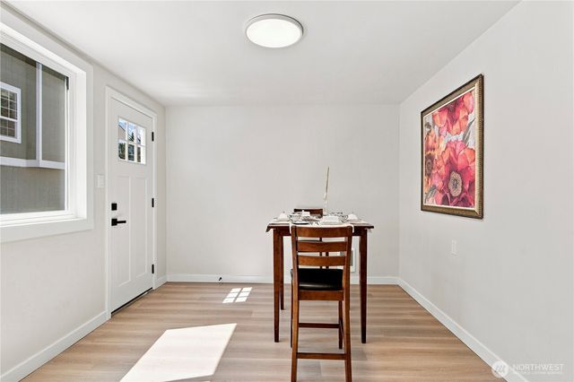 14022 Roslyn Place N, Seattle, WA 98133