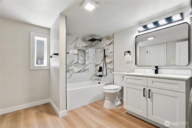 14022 Roslyn Place N, Seattle, WA 98133