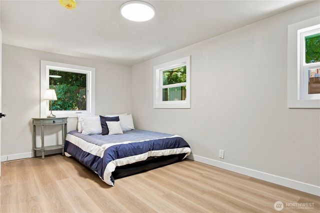 14022 Roslyn Place N, Seattle, WA 98133