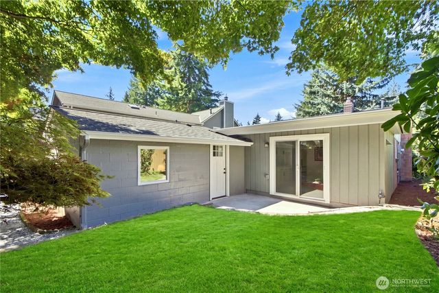 14022 Roslyn Place N, Seattle, WA 98133