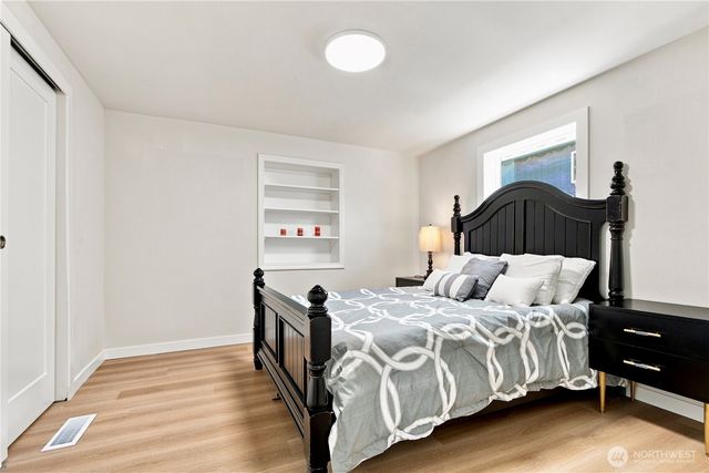 14022 Roslyn Place N, Seattle, WA 98133
