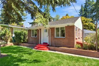 14022 Roslyn Place N, Seattle, WA 98133