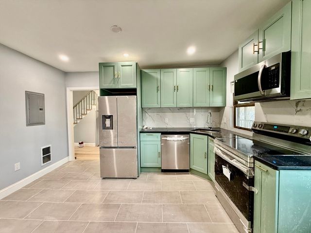 15 Berwick St 15, Melrose, MA 02176