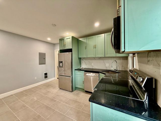 15 Berwick St 15, Melrose, MA 02176