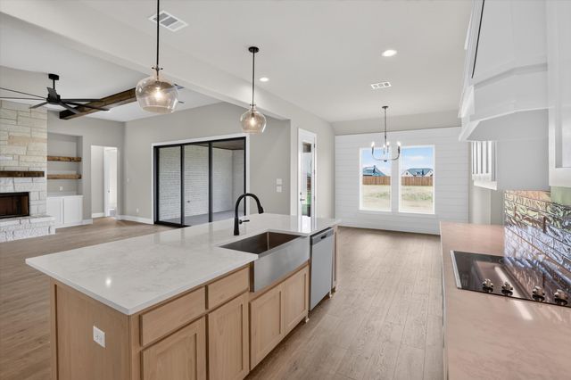 140 Chapowits, Godley, TX 76044