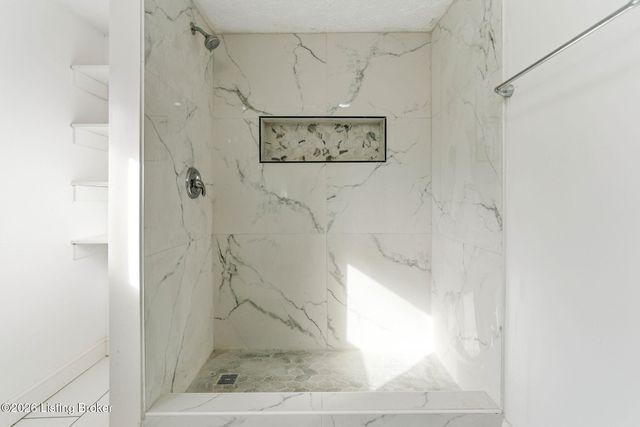 5533 Bruce Ave, Louisville, KY 40214