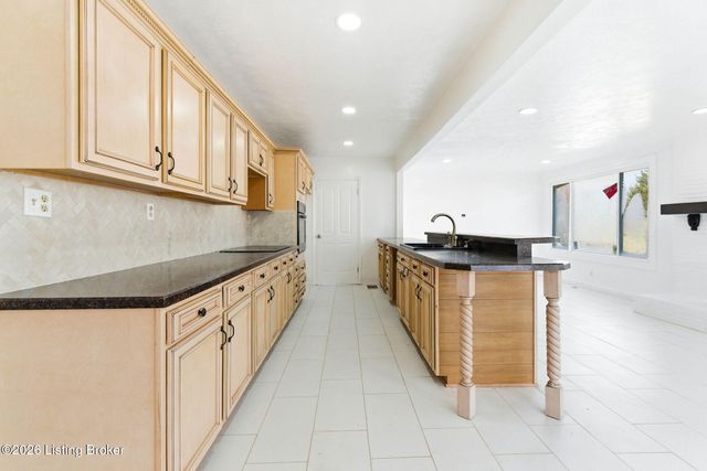 5533 Bruce Ave, Louisville, KY 40214