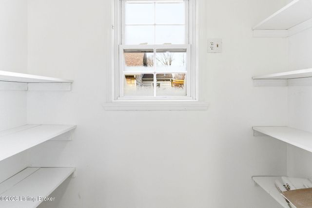 5533 Bruce Ave, Louisville, KY 40214