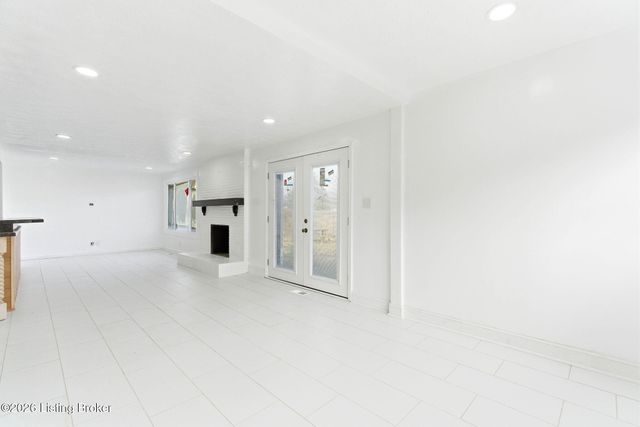 5533 Bruce Ave, Louisville, KY 40214