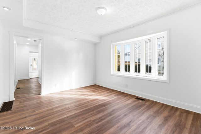 5533 Bruce Ave, Louisville, KY 40214