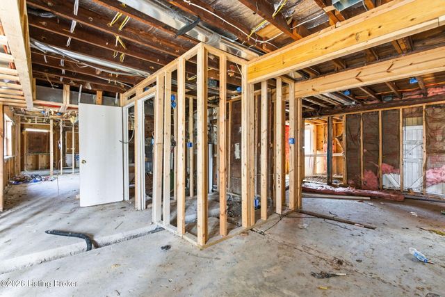 5533 Bruce Ave, Louisville, KY 40214