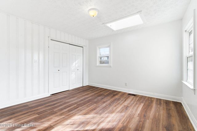 5533 Bruce Ave, Louisville, KY 40214