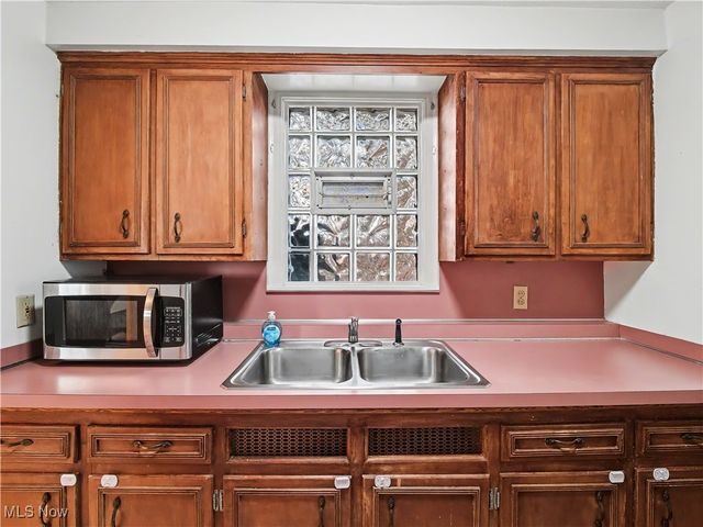 2200 Carabel Avenue, Lakewood, OH 44107