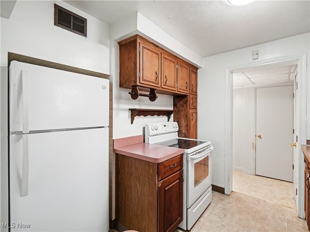 2200 Carabel Avenue, Lakewood, OH 44107