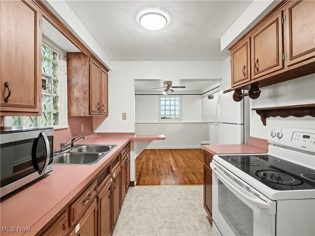 2200 Carabel Avenue, Lakewood, OH 44107