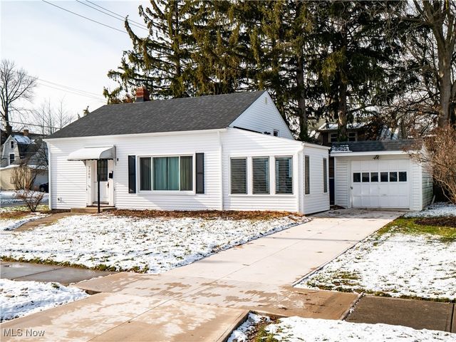 2200 Carabel Avenue, Lakewood, OH 44107