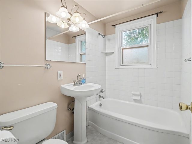 2200 Carabel Avenue, Lakewood, OH 44107