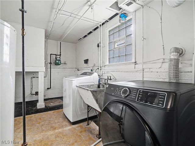 2200 Carabel Avenue, Lakewood, OH 44107