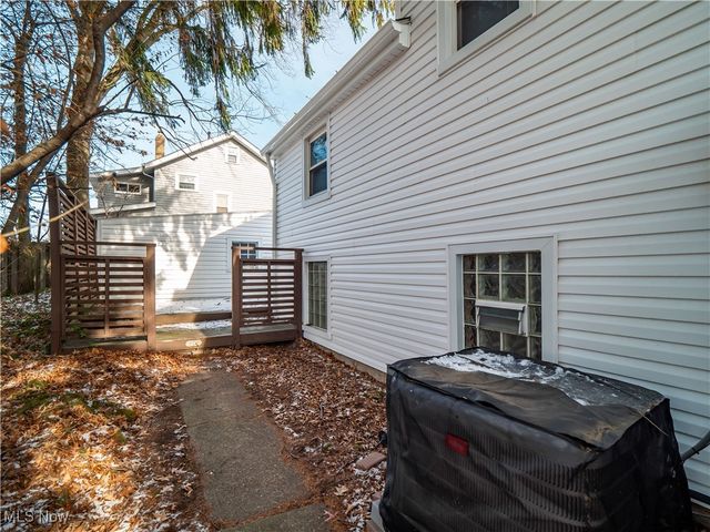 2200 Carabel Avenue, Lakewood, OH 44107