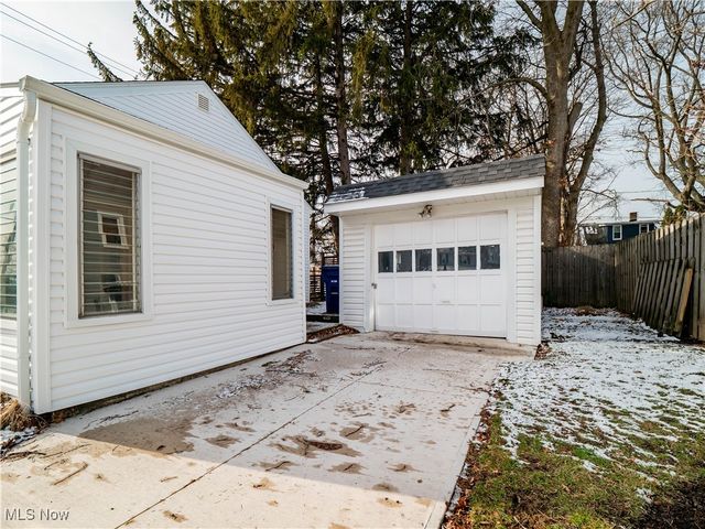 2200 Carabel Avenue, Lakewood, OH 44107