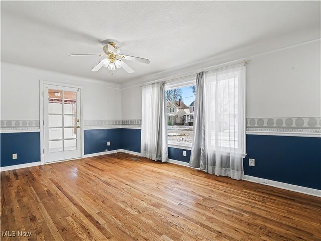 2200 Carabel Avenue, Lakewood, OH 44107