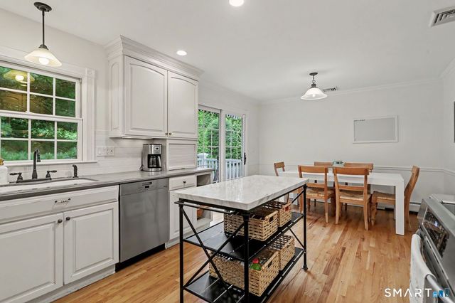 10 Old Field Place, Norwalk, CT 06853