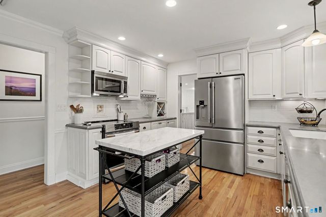 10 Old Field Place, Norwalk, CT 06853