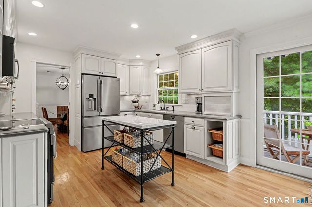10 Old Field Place, Norwalk, CT 06853